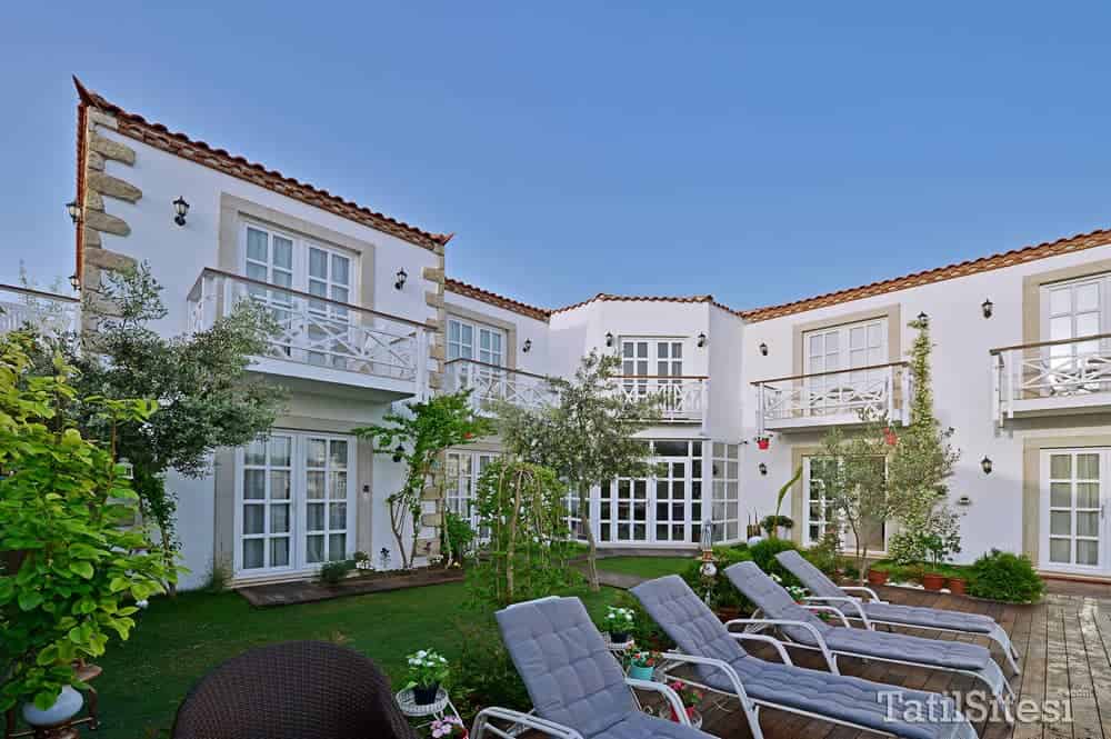 Bay C Boutique Hotel